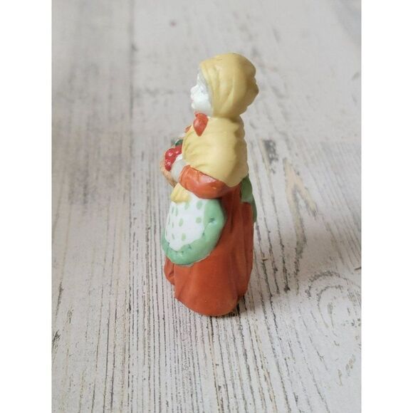 Mini ceramic Grandma apple bundle village accessory xmas - Picture 4 of 5